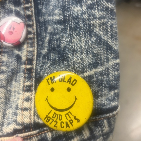 🦋 GJG Los Angeles Vintage Denim Vest w/ Collectible Pins – Size S - Picture 7 of 8